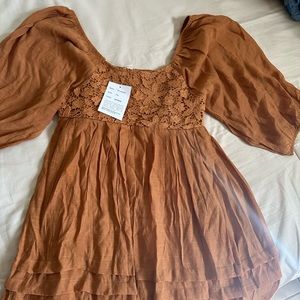 El vestido es nuevo con su etiqueta  confortable para el verano buena calidad